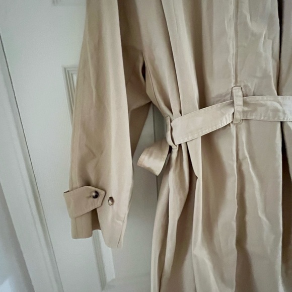 NWOT Jcrew 
Relaxed heritage trench coat in chino

BT324

LIGHT KHAKI

X-LARGE - Picture 10 of 14